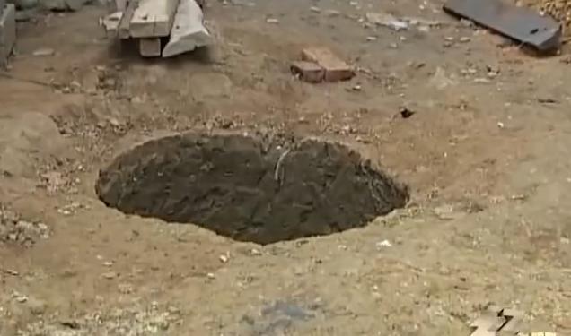 农村打井井水浑浊,打井现场井水怪异