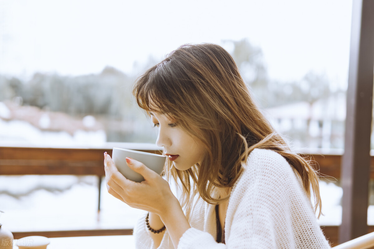 故事：为给弟弟凑手术费，我闪婚嫁大十岁男人，婚后却被他宠上天