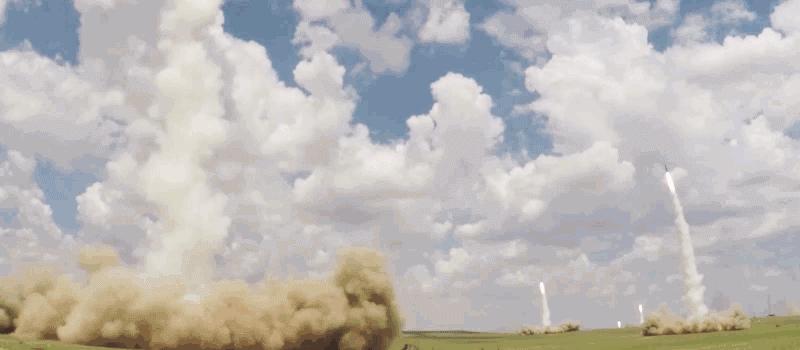 平叛之后普京现身，黑手提箱紧随左右，这才是美国不敢动的原因