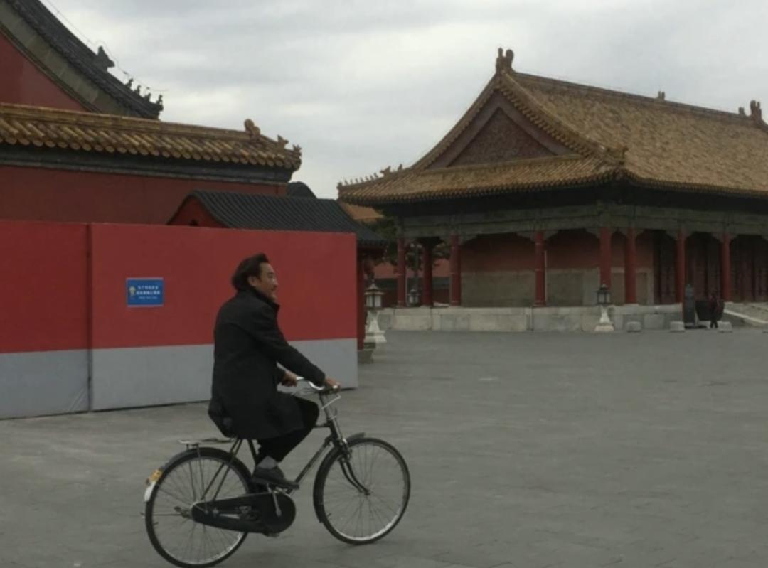 梁家辉亚洲第一美,梁家辉片场秀八块腹肌