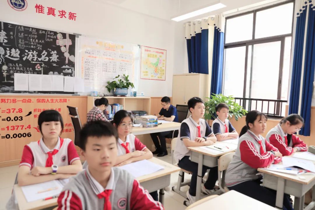 成都这所学校师资曝光,五朵私花、东辰等占半壁江山!剑指四七九