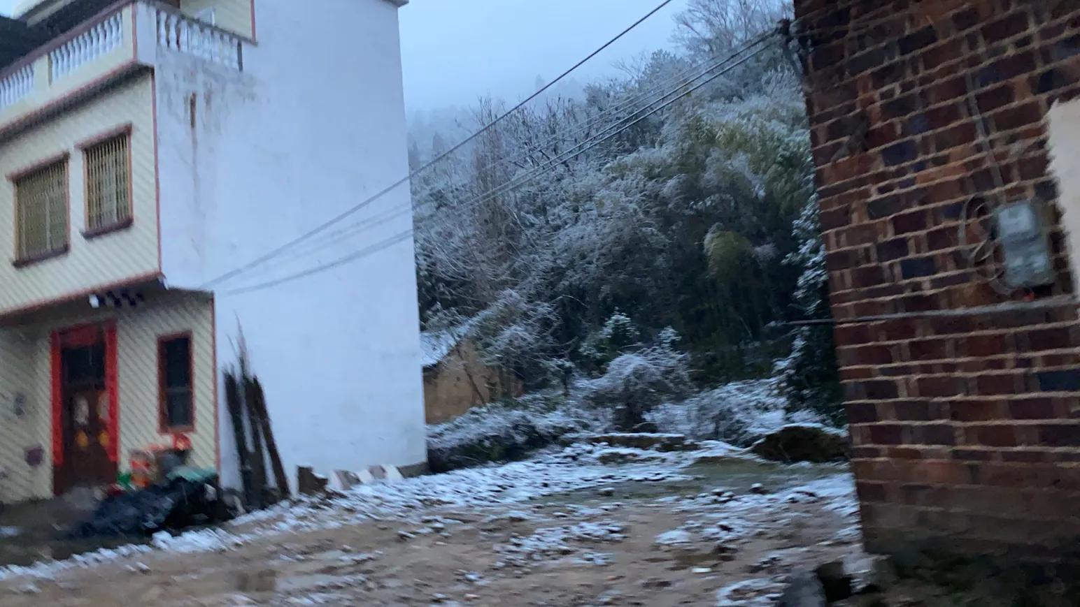 挂锁的村庄,曾经满是烟火故事