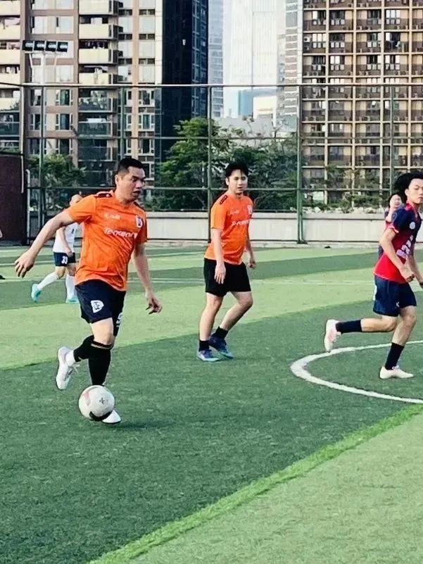 踢足球的学长,踢足球印象深刻的同学