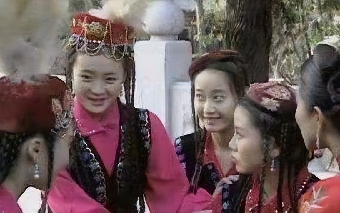 王艳23岁嫁入豪门跟老公差几岁,王艳嫁入豪门真实生活