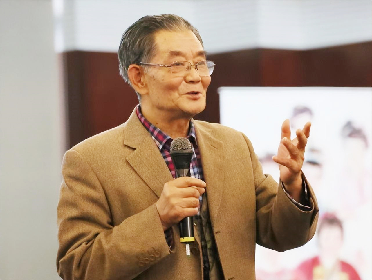 11月10日去世的人物,悲痛8天之内8位名人相继去世