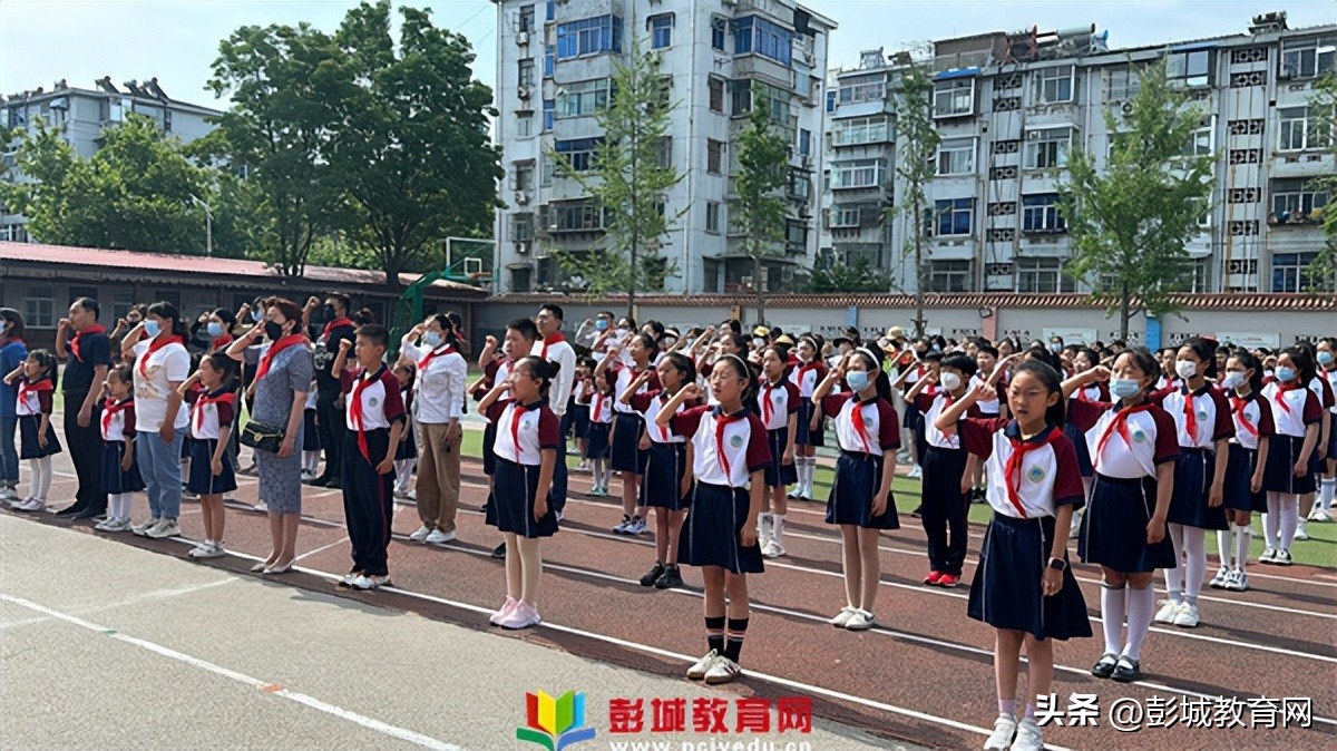 徐州市湖滨中心小学新队员入队暨一星章颁章仪式