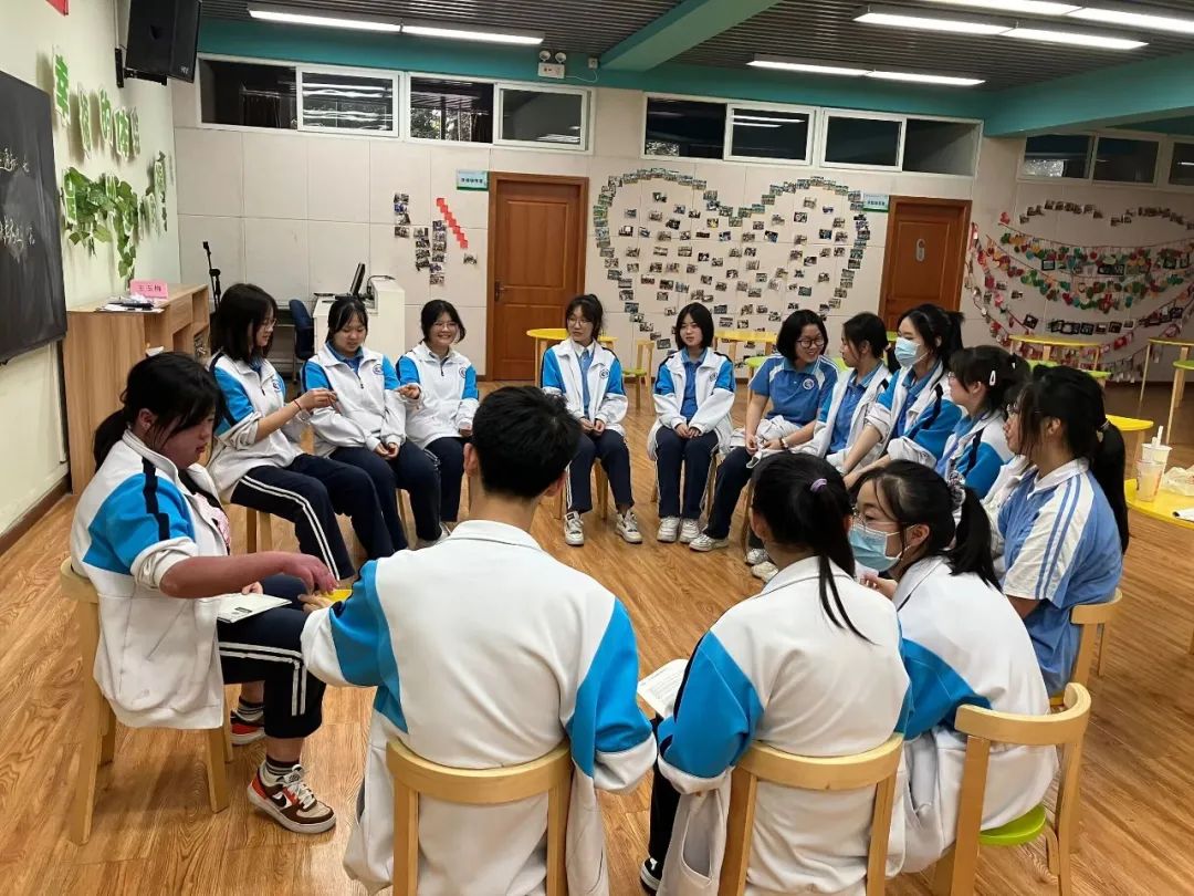 用“VR”视野，探校（三）！师大实外学生的心理健康，有保障！