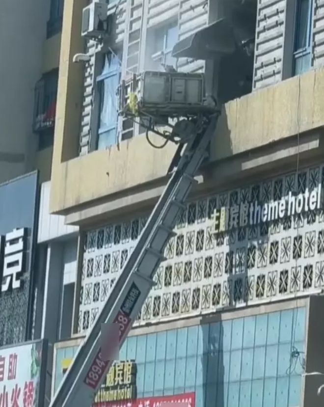 哈尔滨私砸承重墙事件最新报道,哈尔滨承重墙被砸事件处理结果