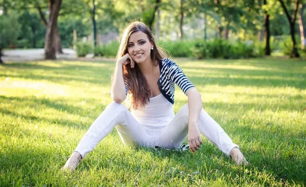 8个拍照技巧人像摄影摆姿不再愁,拍照姿势大全外景摄影技巧