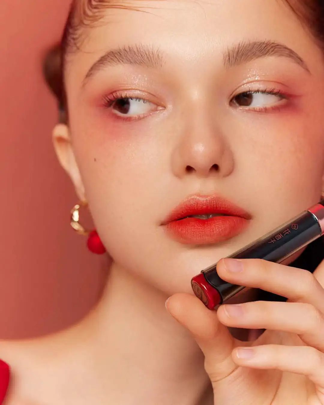 花西子总裁亲自公关,花西子出海负责人