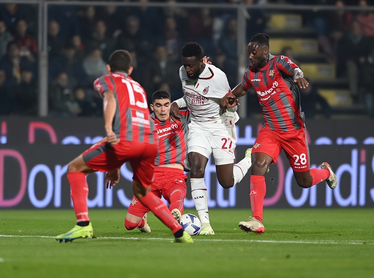 足坛疯狂一夜曼城击败克星登顶,足坛疯狂一夜