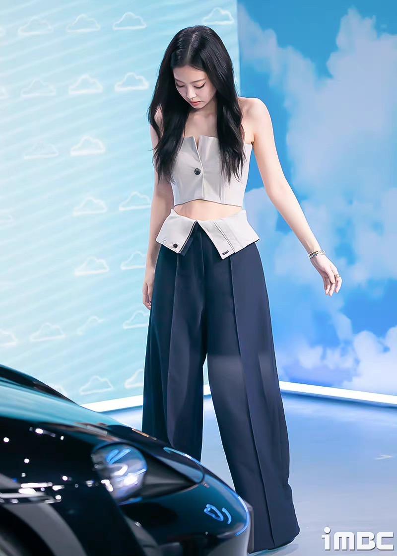 jennie保时捷联名视频,jennie同款保时捷