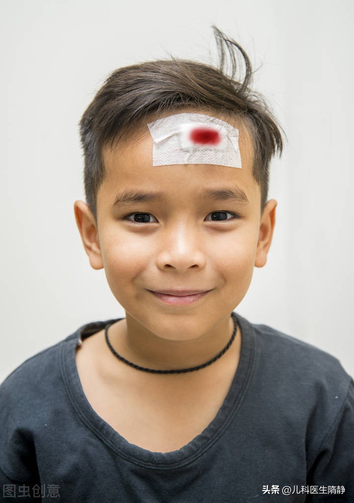 宝宝从床上掉下来了,宝宝从床上掉下来睡觉了怎么办