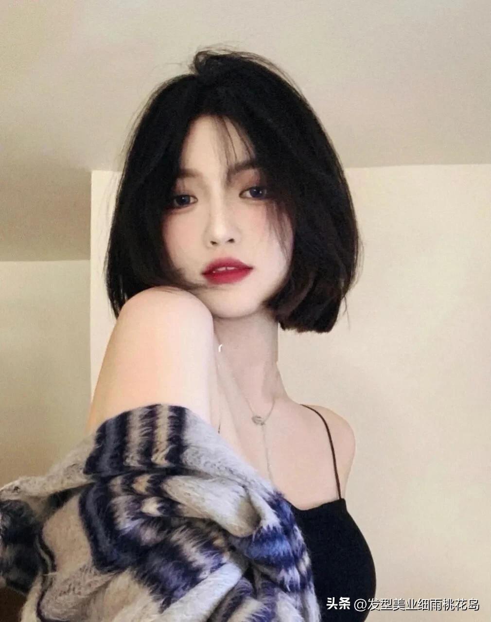 妩媚风情的短发,短发冷艳御姐拍照姿势