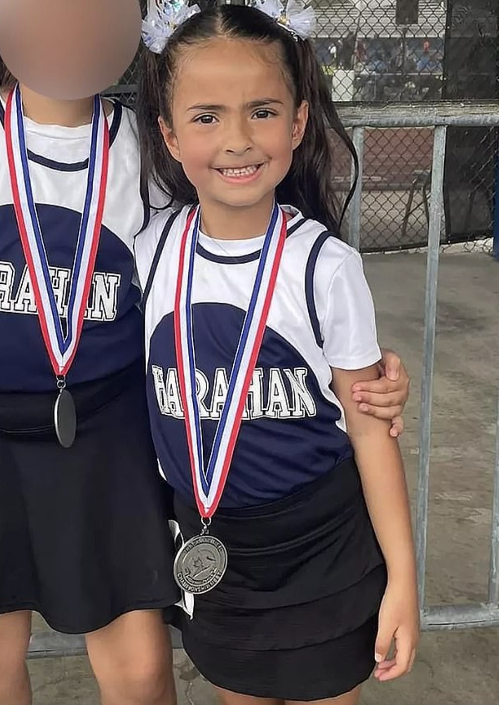 美国19岁少女杀母亲,美国19岁女孩遭继父杀害