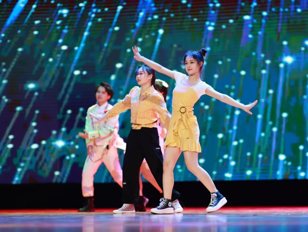 浠婂鑸炲姩,浠婂鑸炶捣鏉ュ箍鍦鸿垶