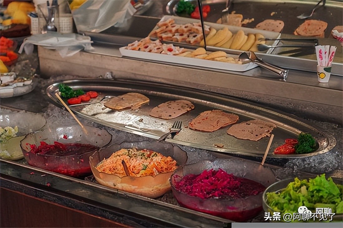 7个人四个小时吃自助炫300只螃蟹,7人自助炫300多只螃蟹