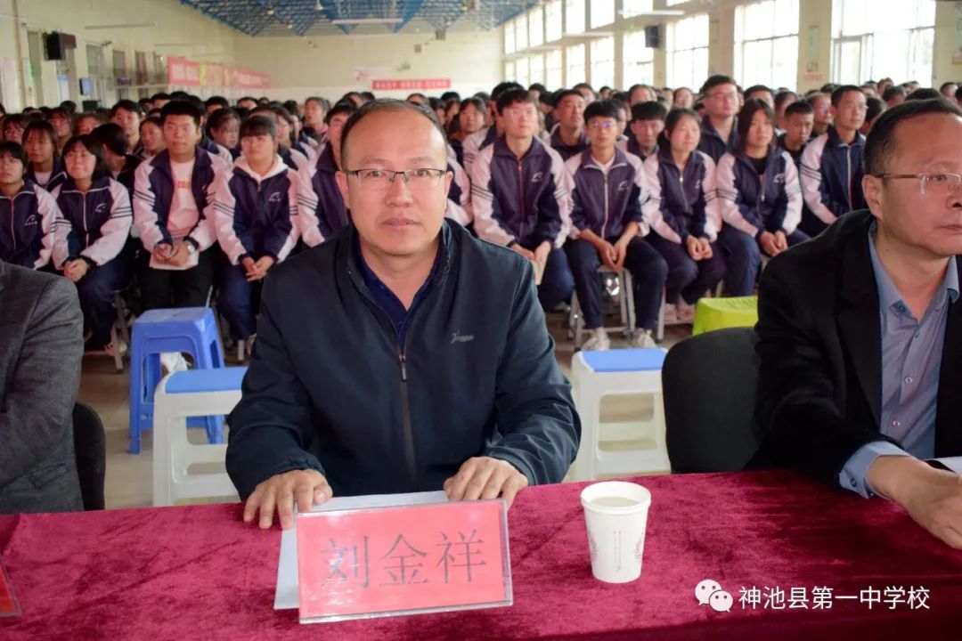 学校纪念五四运动暨表彰大会流程,我校七一表彰大会隆重召开