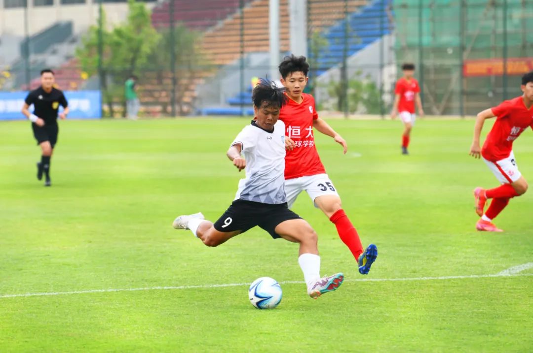 这座小城为何频出“足球小子”