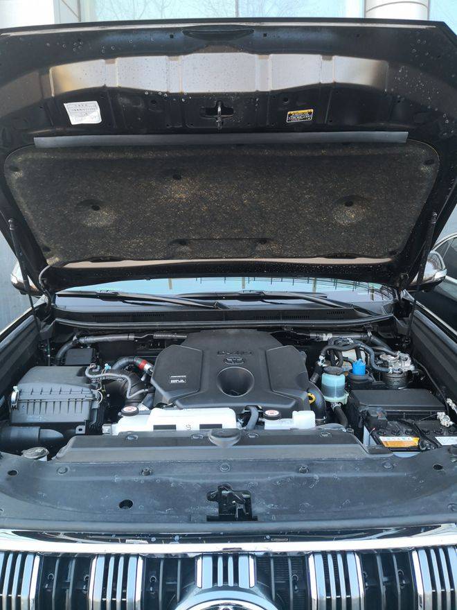 离了大谱！2.8T国六普拉多重回国内，价格比宝马X5还高得多