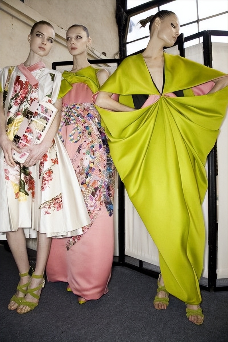 肖战杨幂同款黑色字母外套,肖战杨幂t恤