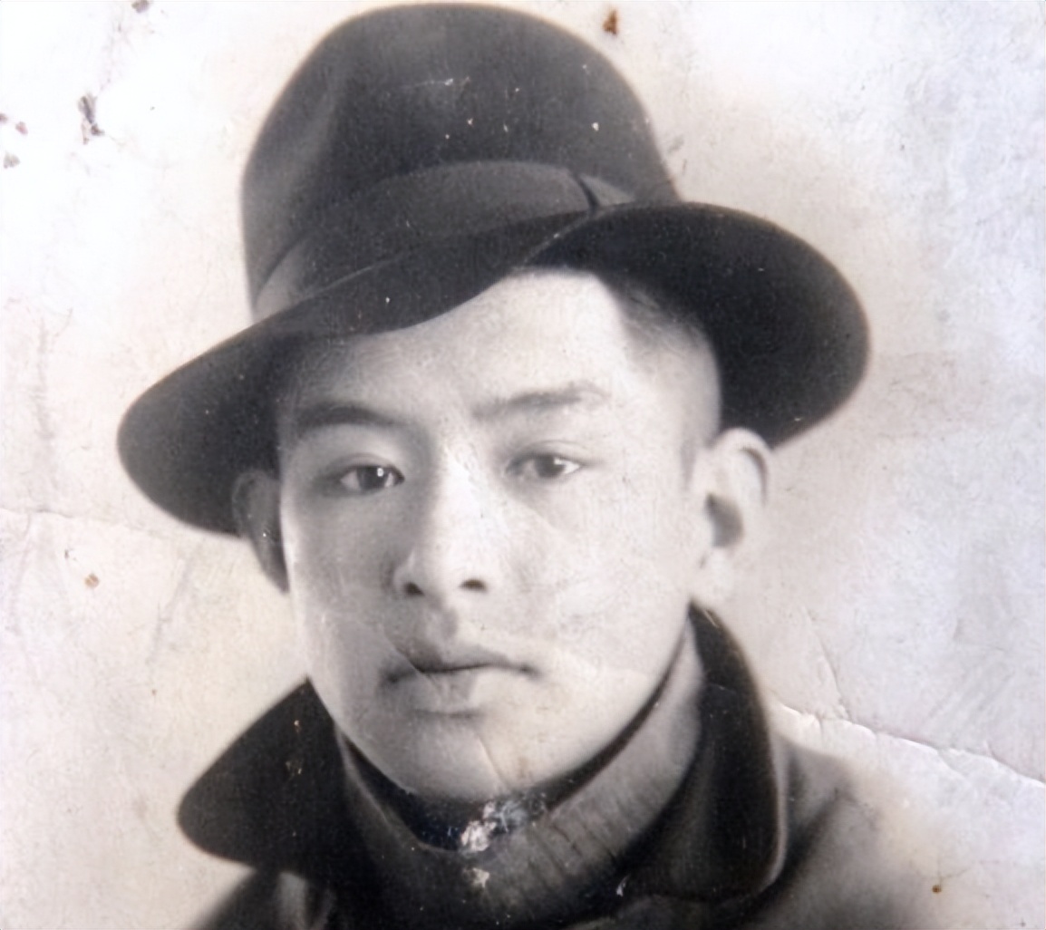 老戏骨李默然：演“邓世昌”走红，娶龙潮生3孩，和妻子恩爱60年