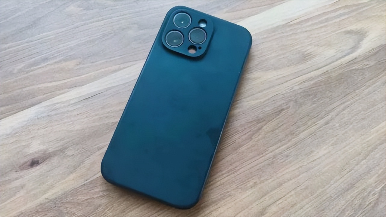 发现一个现象,拿一部手机拍另一部手机iphone