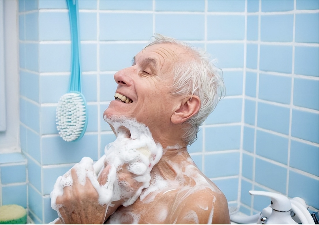 如何避免老了出现老人味,老年人身体的老人味消失了好吗