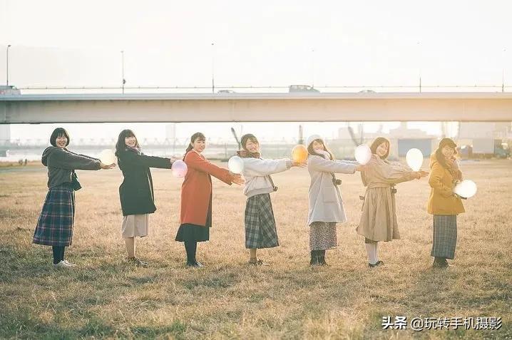 不露脸和朋友拍氛围感视频,如何不尴尬的要合照