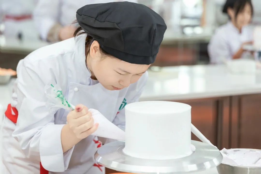 才聚优美，就业启航|「好利来」校园招聘宣讲会现场回顾