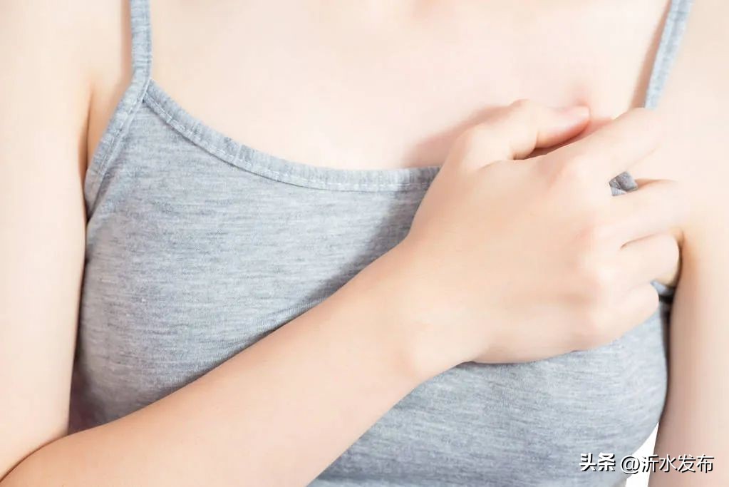 每个月乳房都疼几天是怎么了,每个月总有几天乳房刺痛有肿块