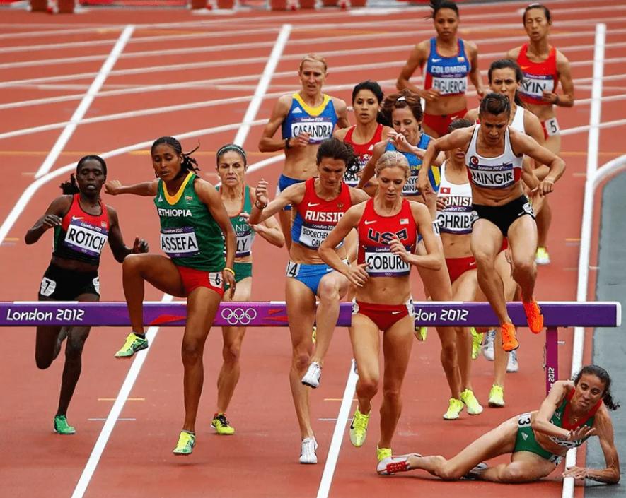 赛场上搞笑的瞬间救人,职业赛场上的十大爆笑场面