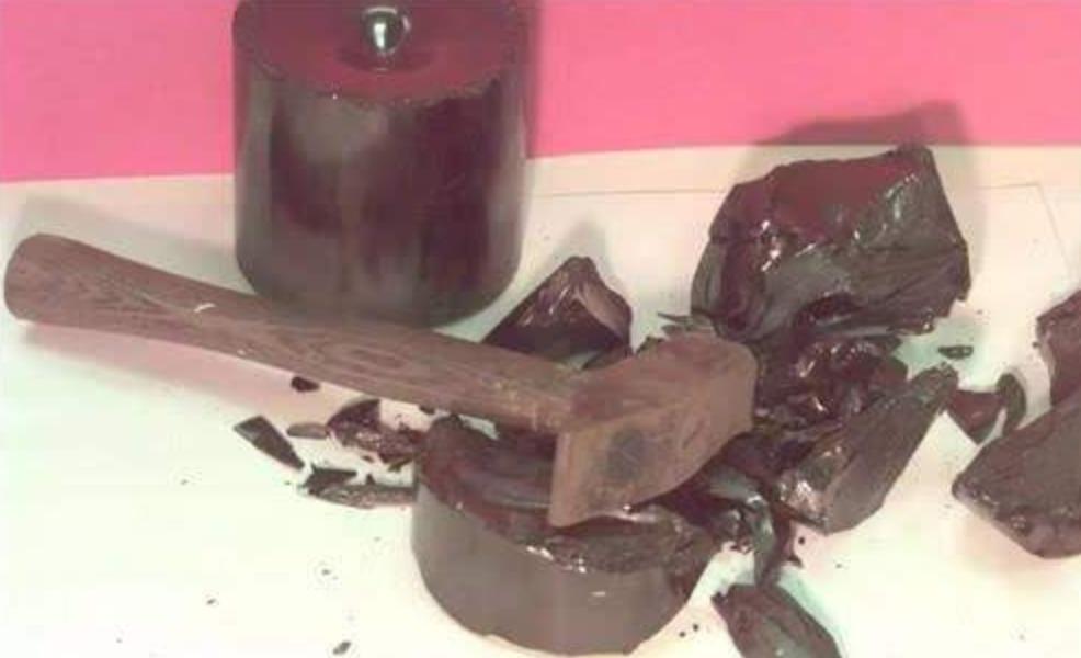 进行了100多年的沥青滴漏实验,沥青滴漏实验滴落瞬间