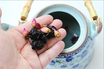 痘痘长在不同位置的原因,脸上三角位置长痘痘为什么不能挤