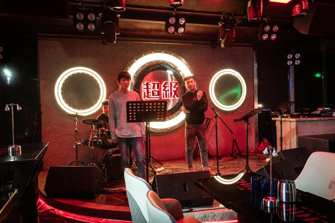 livehouse鐜板満鍚瓕姘涘洿,livehouse闊充箰鐜板満鎵撴灦