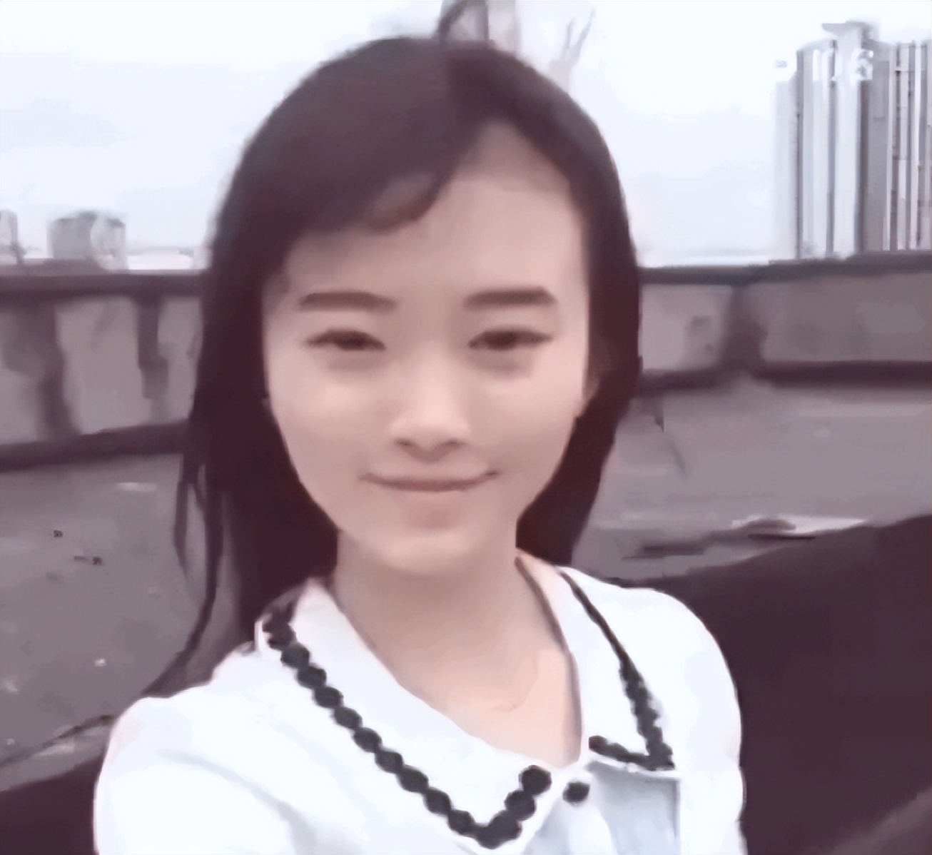 假发假臀假肌肉，半个娱乐圈“从头假到脚”，原来没什么是真的