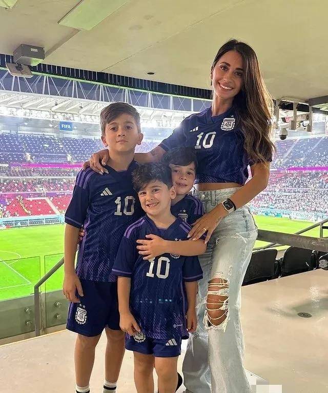 梅西暖心故事,巨星梅西背后的故事