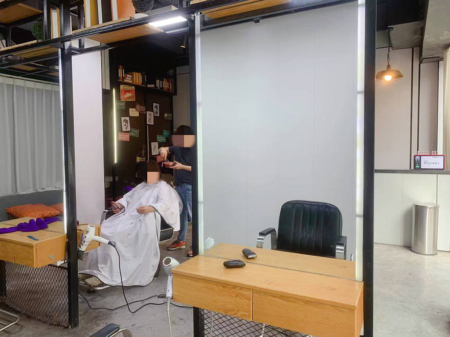 临街门面50平美发店转让,临街美发店转让