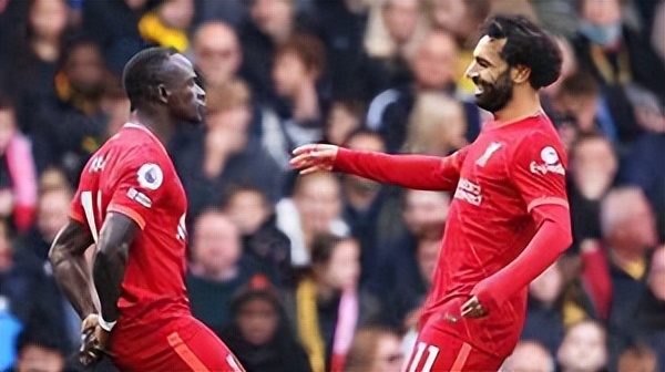 前锋的交织绝妙舞蹈：创造神奇进攻的搭配乐章