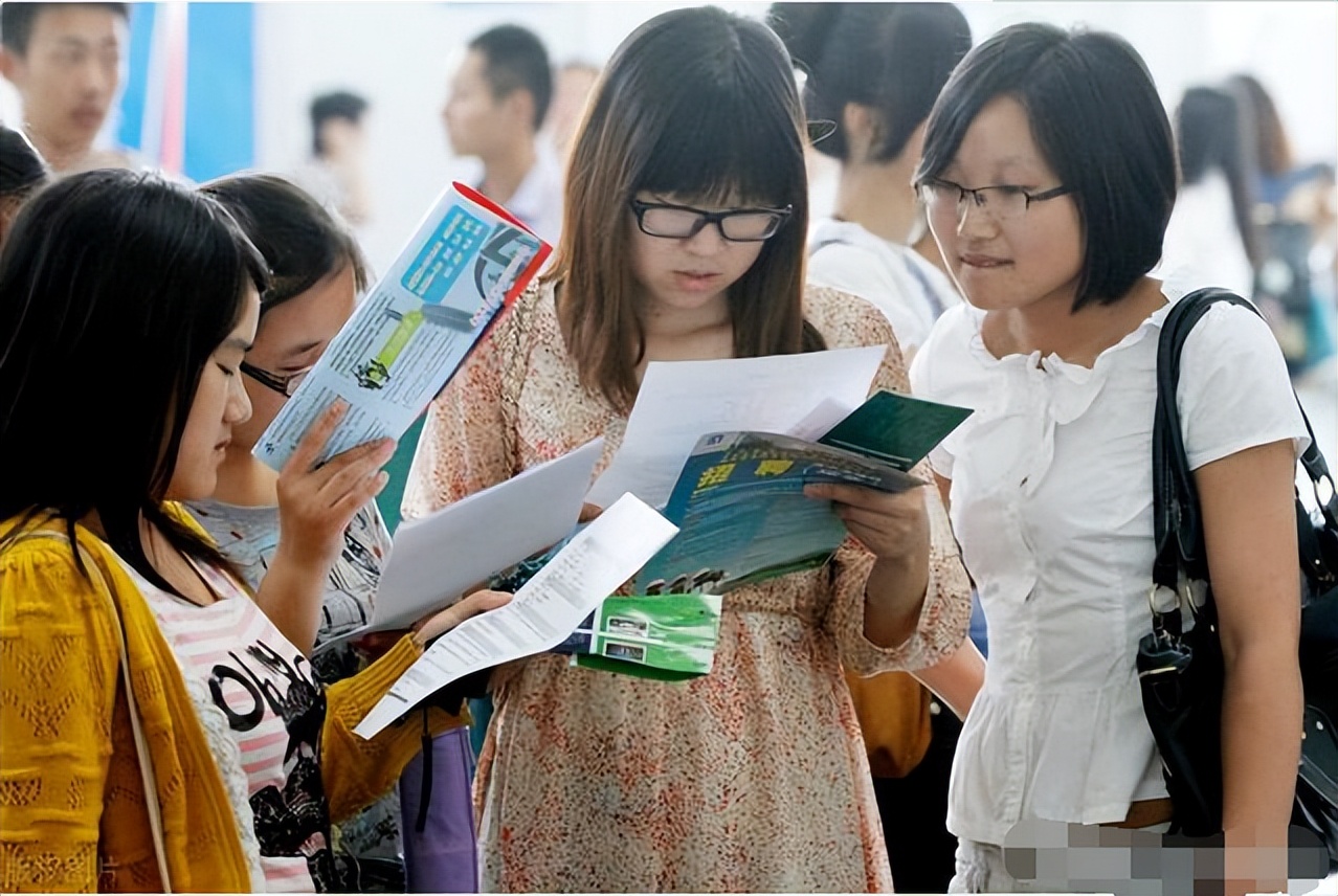 本科专业就业前景最好的三个专业,本科就业前景最好的十大专业