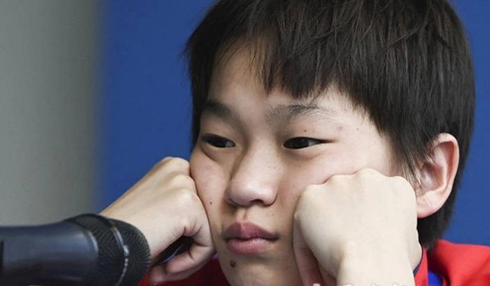 16岁的全红婵身高猛增发育成熟，穿运动内衣秀腹肌，自律终会强大