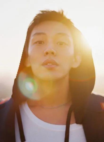 刘亚仁吸毒颁奖视频,刘亚仁分别是靠什么获得影帝视帝