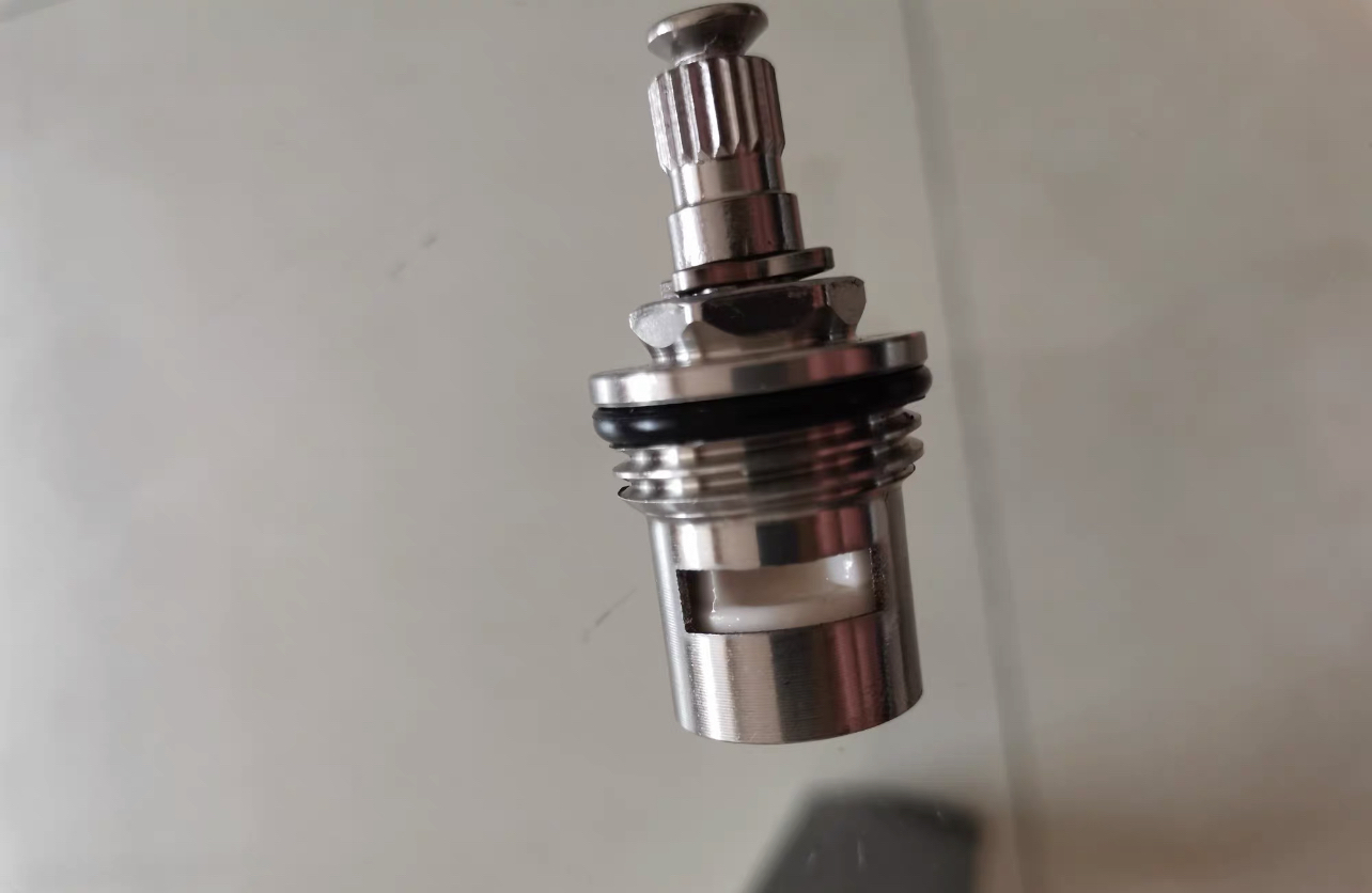 买水龙头是冷热的好还是恒温的好,买水龙头目前怎么买不上当