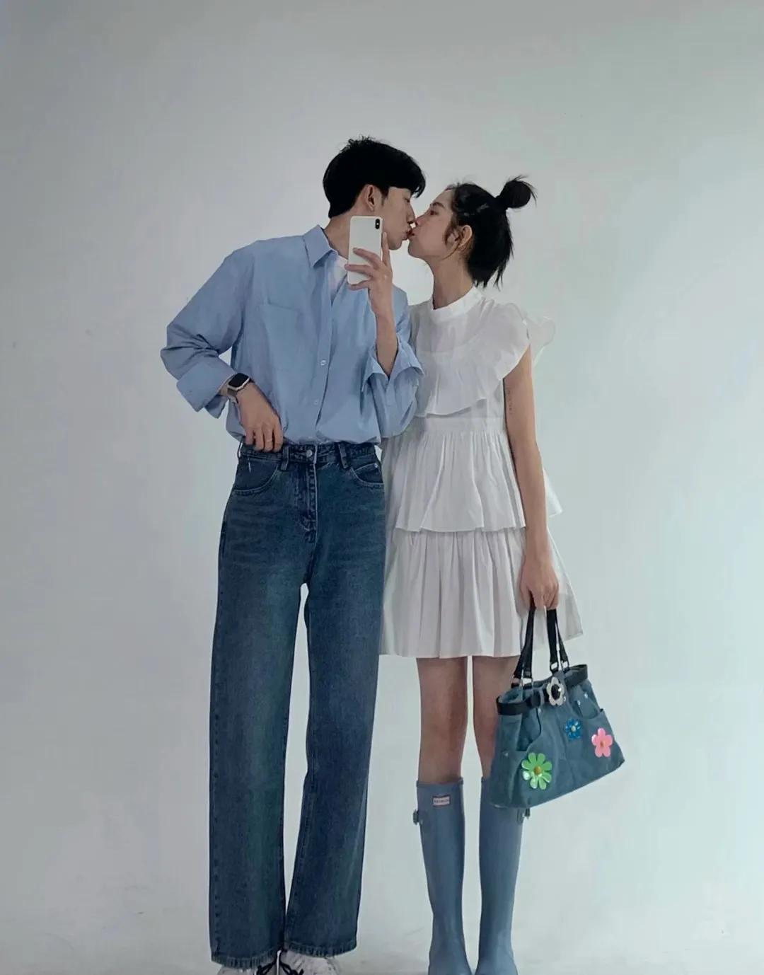 春天到了万物复苏又到恋爱的季节,春天适合的情侣装是啥