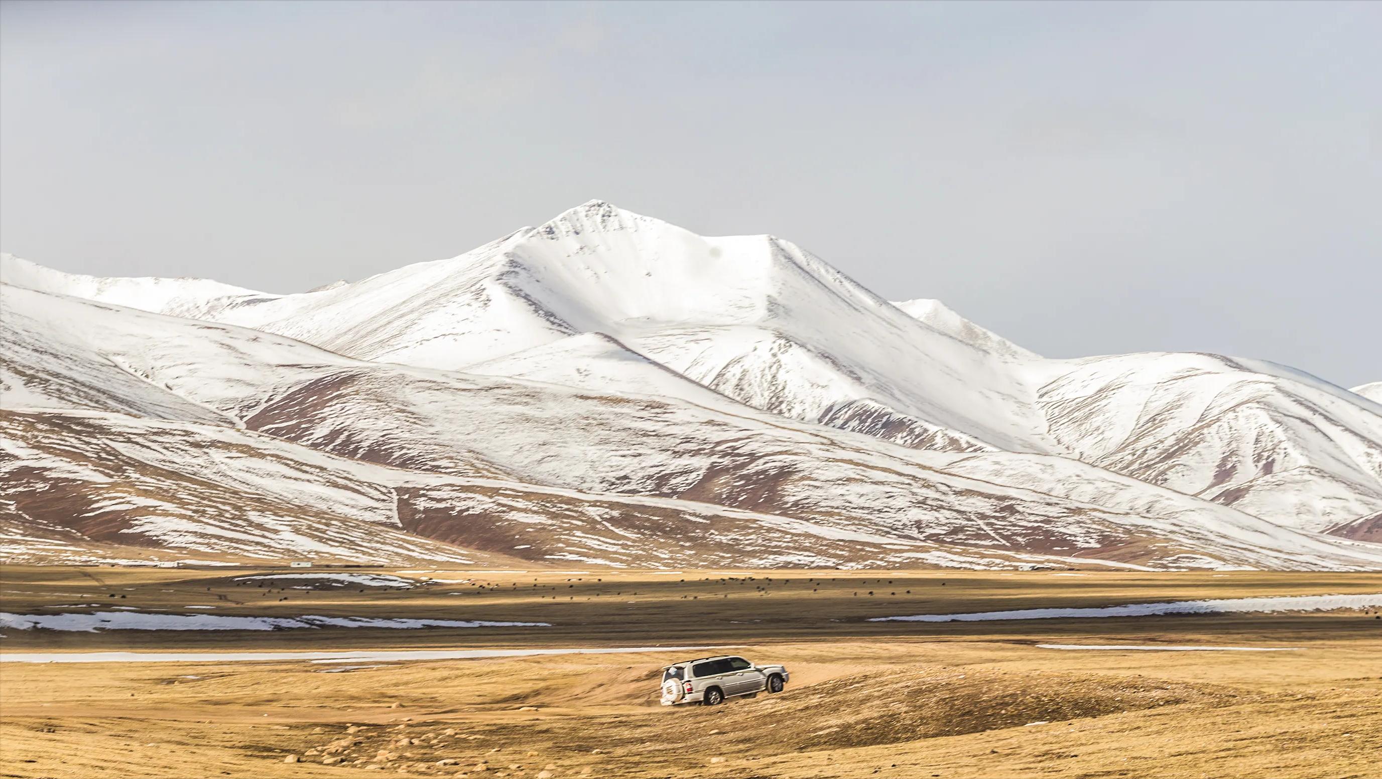 你一定去过许多迷人或神奇的地方,中国境内最值得去的三个地方