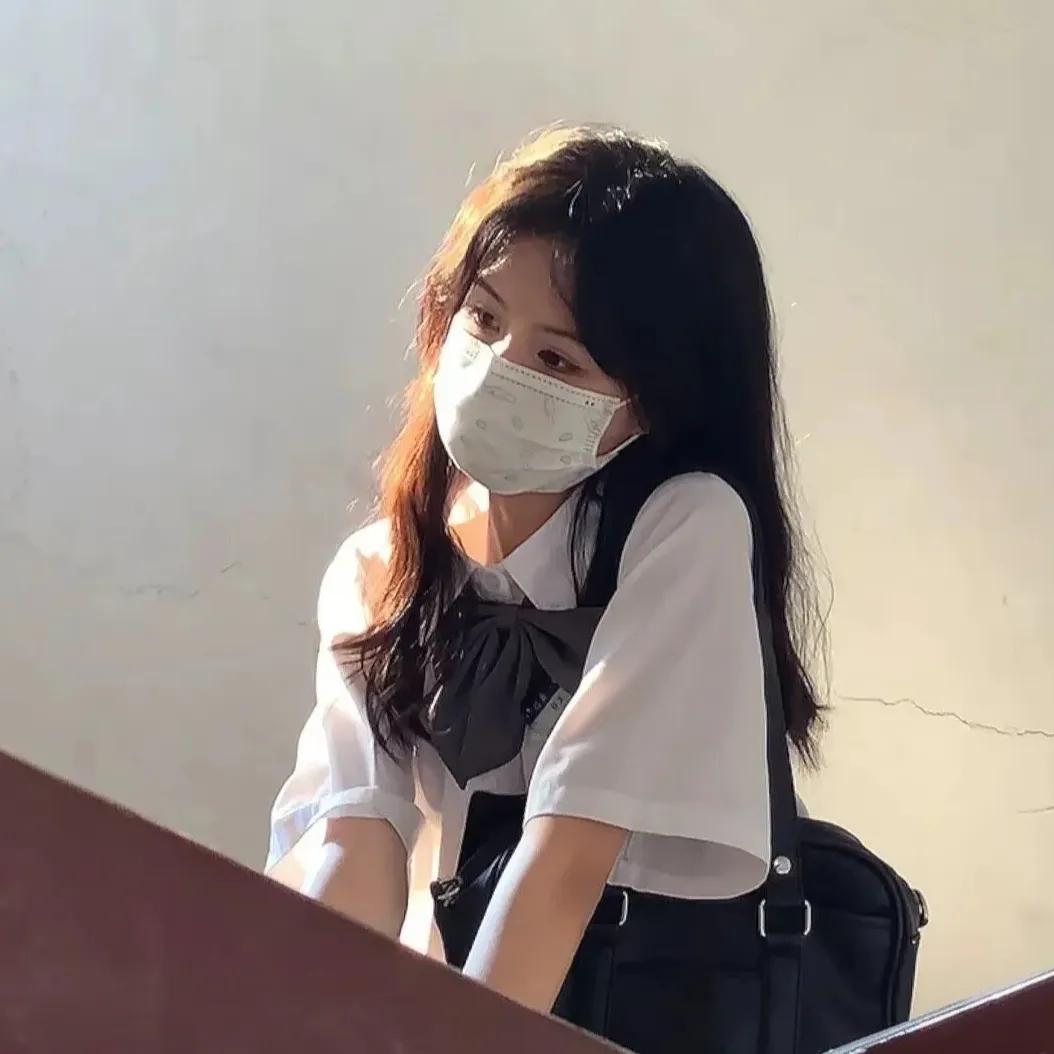 女头高级感真人戴口罩,口罩鲜花女头