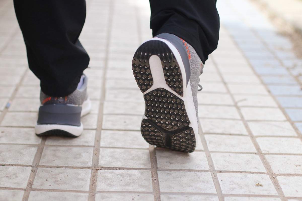 百元以内价格运动鞋品牌,百元左右性价比高运动鞋