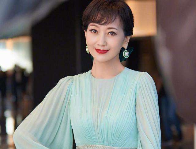 69岁赵雅芝与59岁的叶童庆生,69岁赵雅芝和60岁的叶童同框