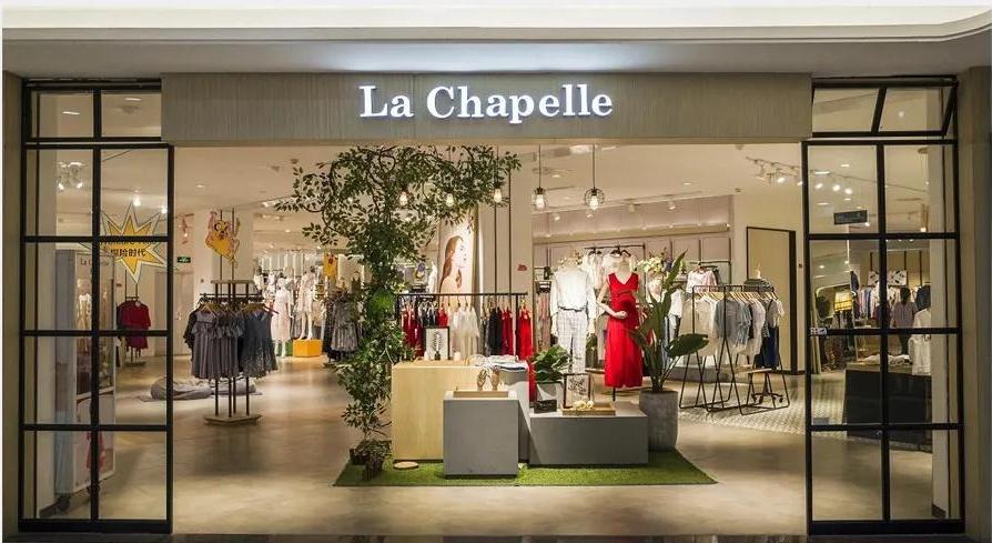 数万人进拉贝尔直播间捡漏,拉夏贝尔直播中