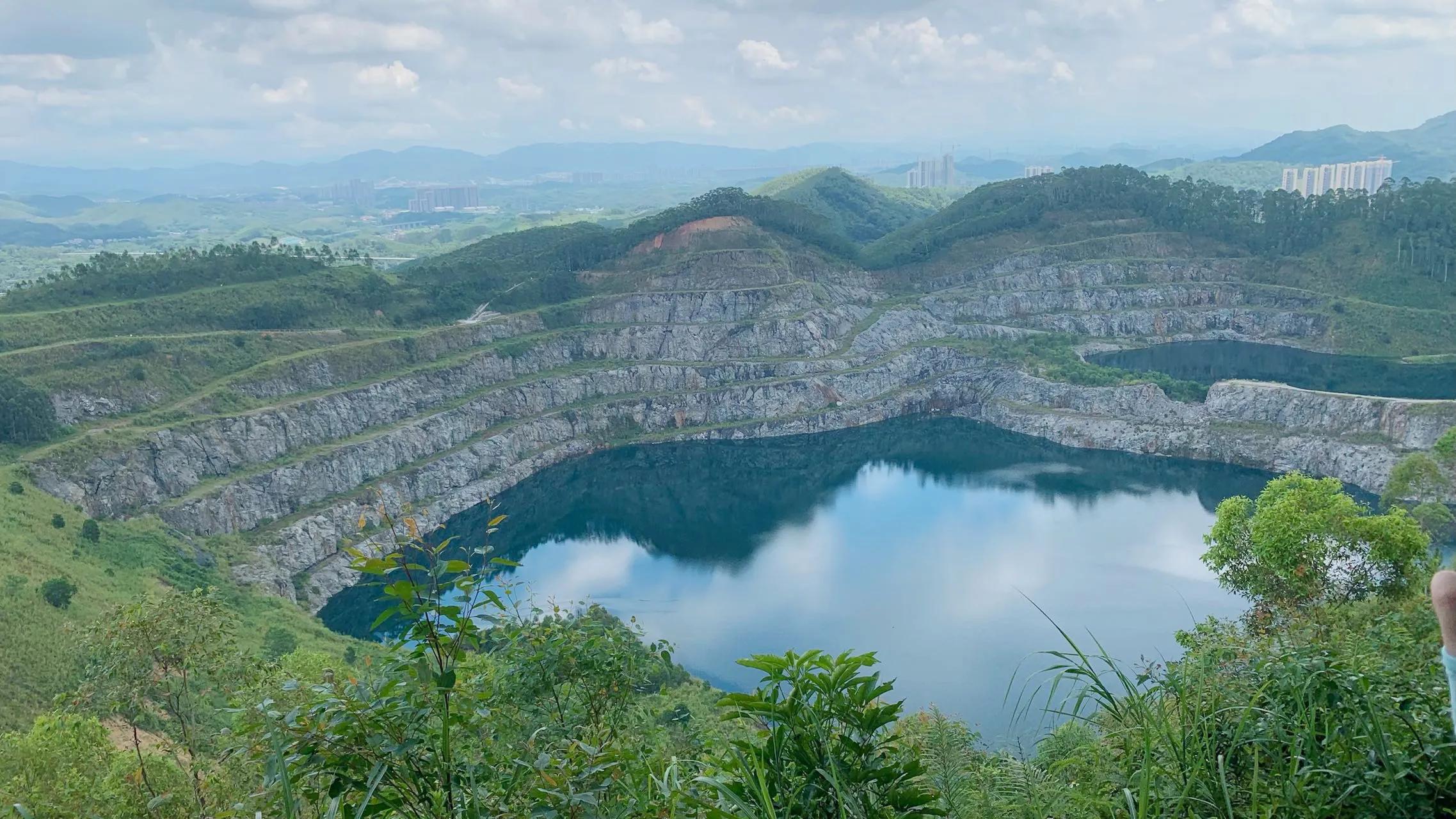 黄埔油麻山和石牙顶天坑相距多远,黄埔天坑景点